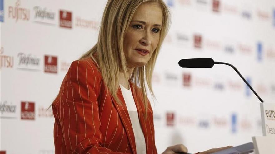 Un juez pregunta si Cifuentes es aforada antes de decidir sobre una querella contra ella