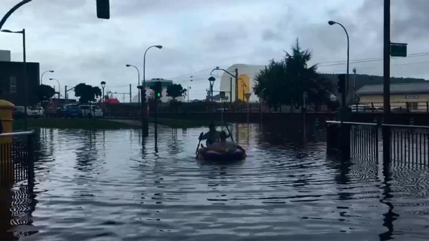 En lancha por el centro de Avilés