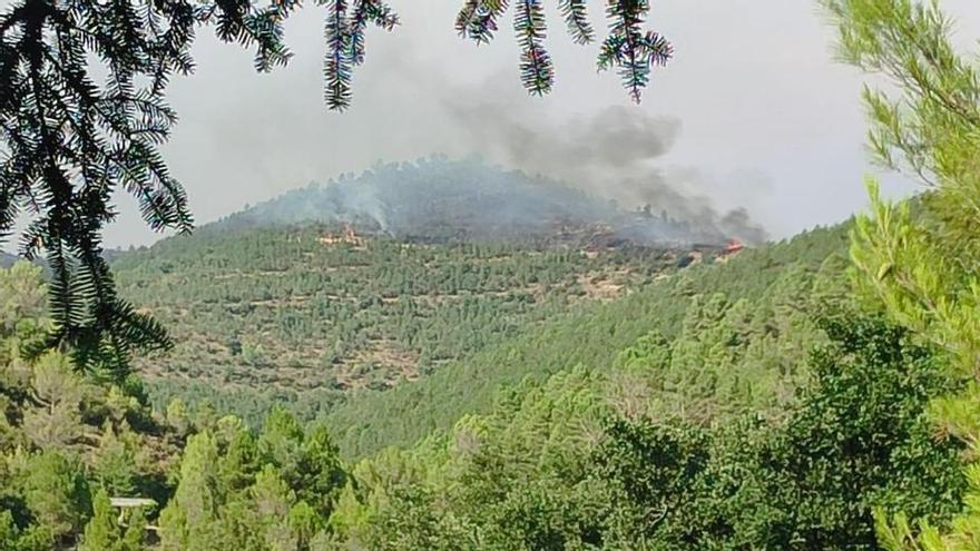 El fuego acecha de nuevo a Santa María de la Peña.