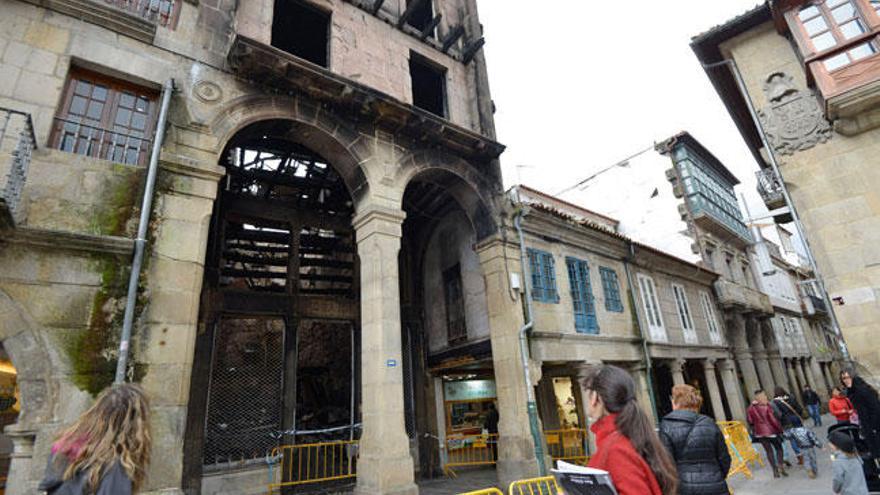 Edificio de A Ferrería siniestrado // Gustavo Santos