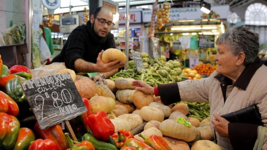 Parada del Mercat Central de València, con precios de las hortalizas disparados tras los temporales de invierno.