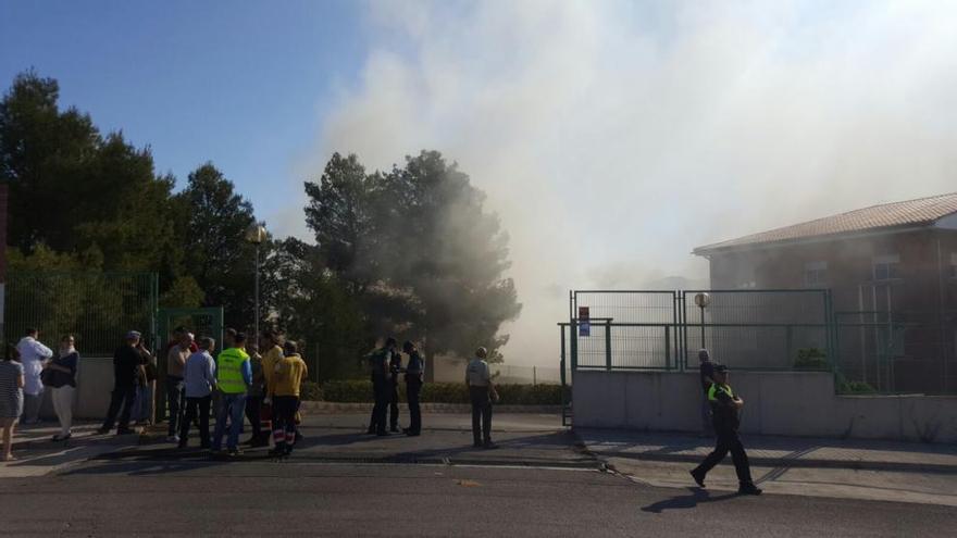 Cientos de conejos mueren en el incendio de una nave de investigación de IVIA en Segorbe