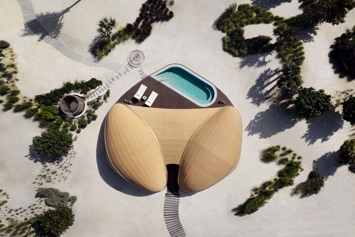 El hotel ha sido diseñado por Foster and Partners y ofrece un aspecto de lo más futurista.