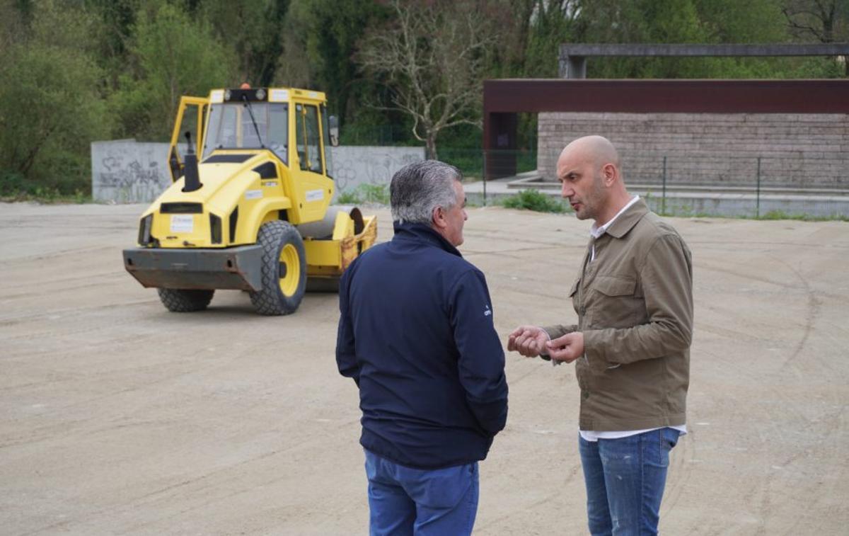 El edil de Vías y Obras, Ramón Porto, y el alcalde, Alejandro Lorenzo. | D.P.