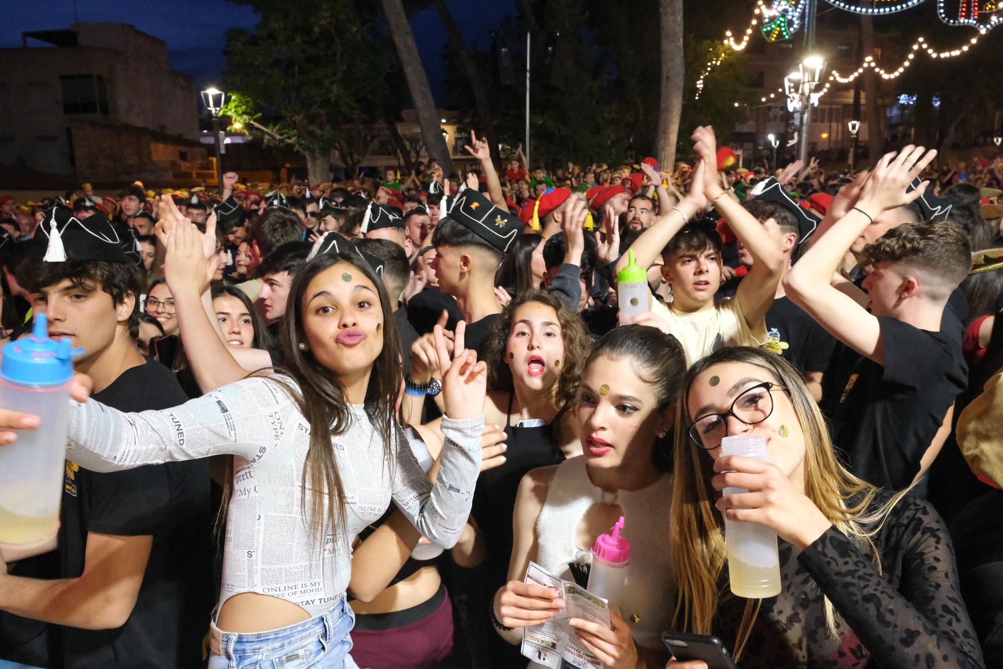 El pasodoble de la euforia abre las fiestas de Petrer