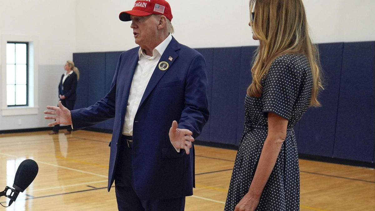 Donald Trump audió a votar acompañado de su mujer, Melania.