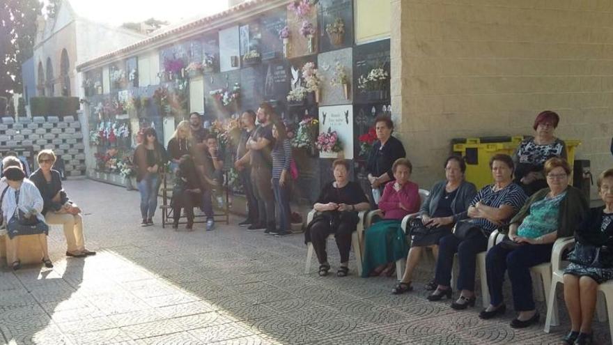 El Ayuntamiento de Torrevieja aclara que el cura no pidió el uso del cementerio municipal para la misa de Todos los Santos