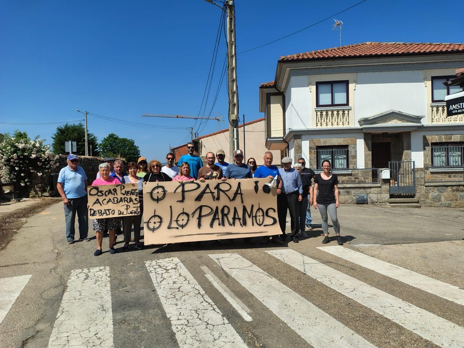 Zamora "se paraliza" para pedir que el tren vuelva a parar en Sanabria