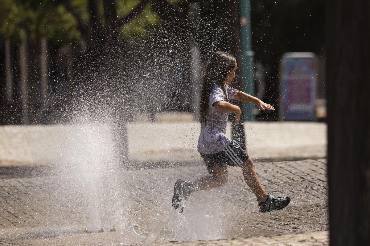 Catorce comunidades en alerta por calor extremo ante la tercera ola de calor del verano