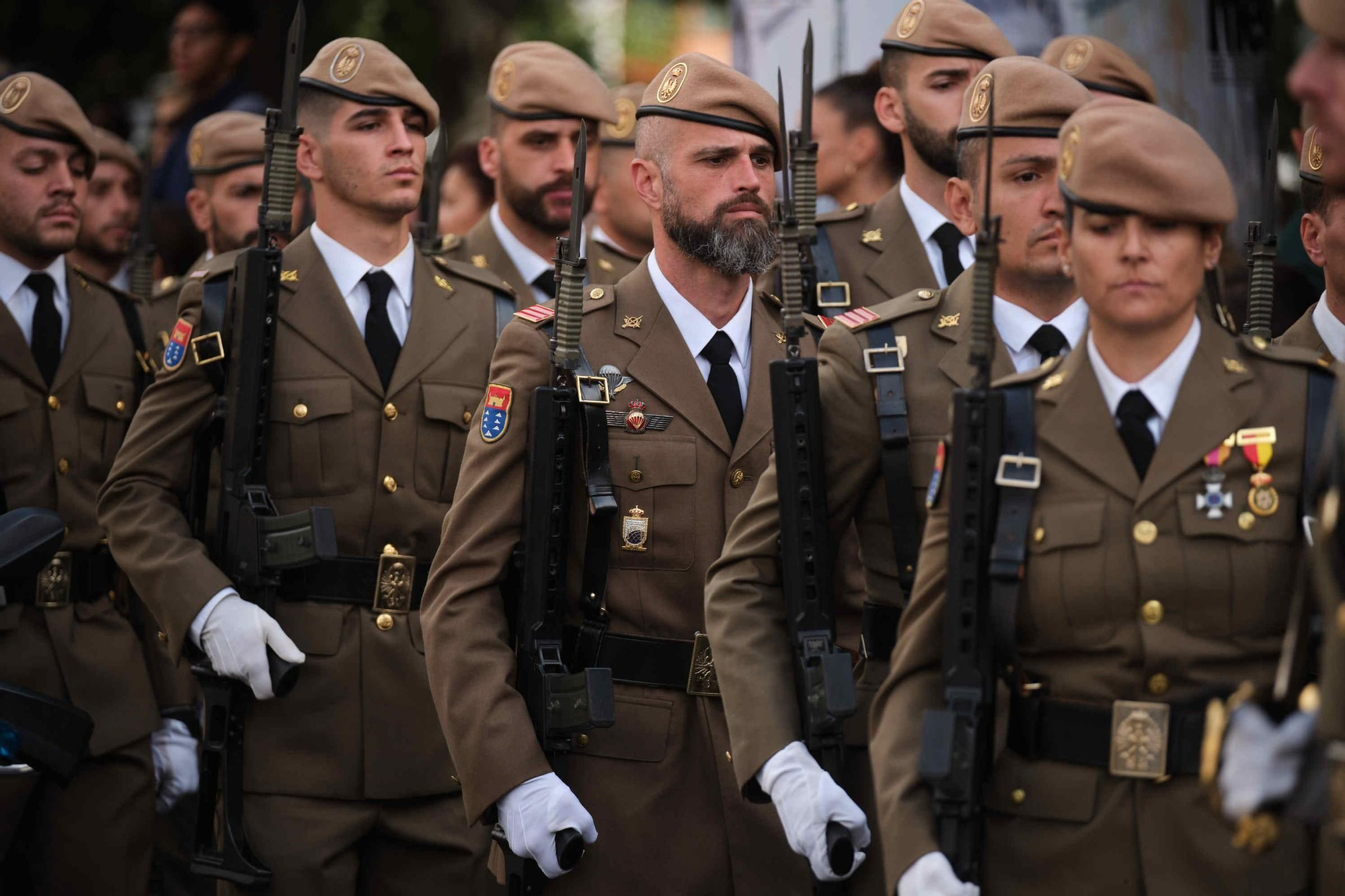 Desfile de tropas con motivo de la Pascua Militar en la plaza Weyler