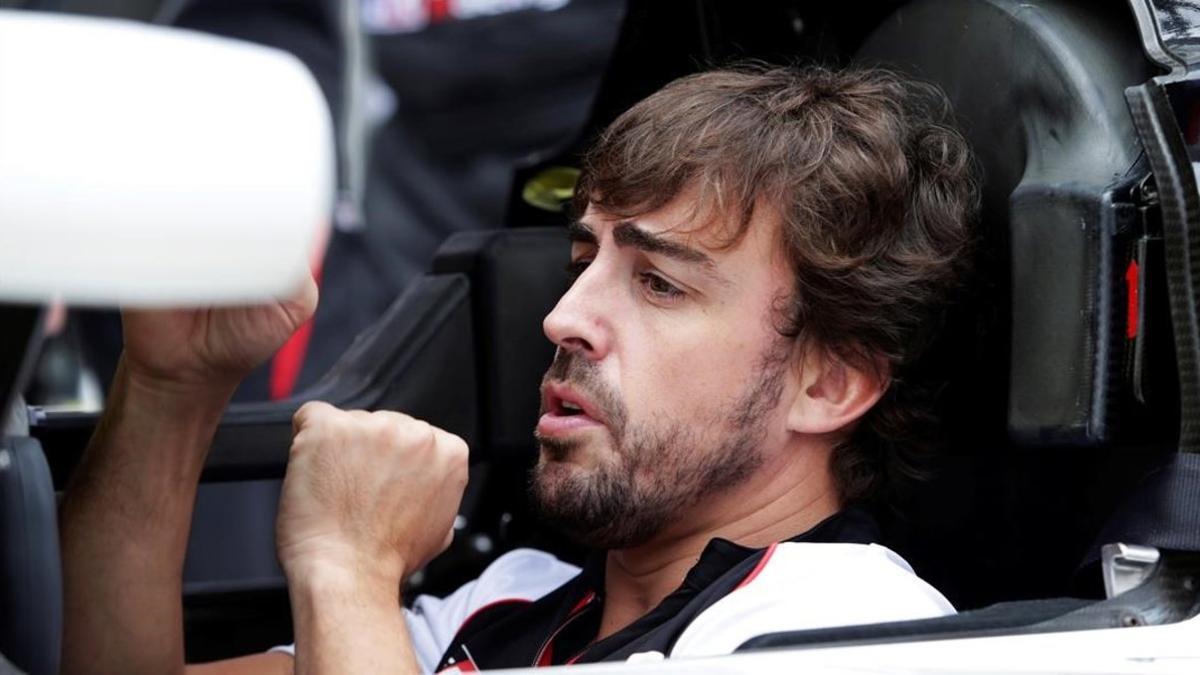 Fernando Alonso, en el interior del Toyota de Fuji.