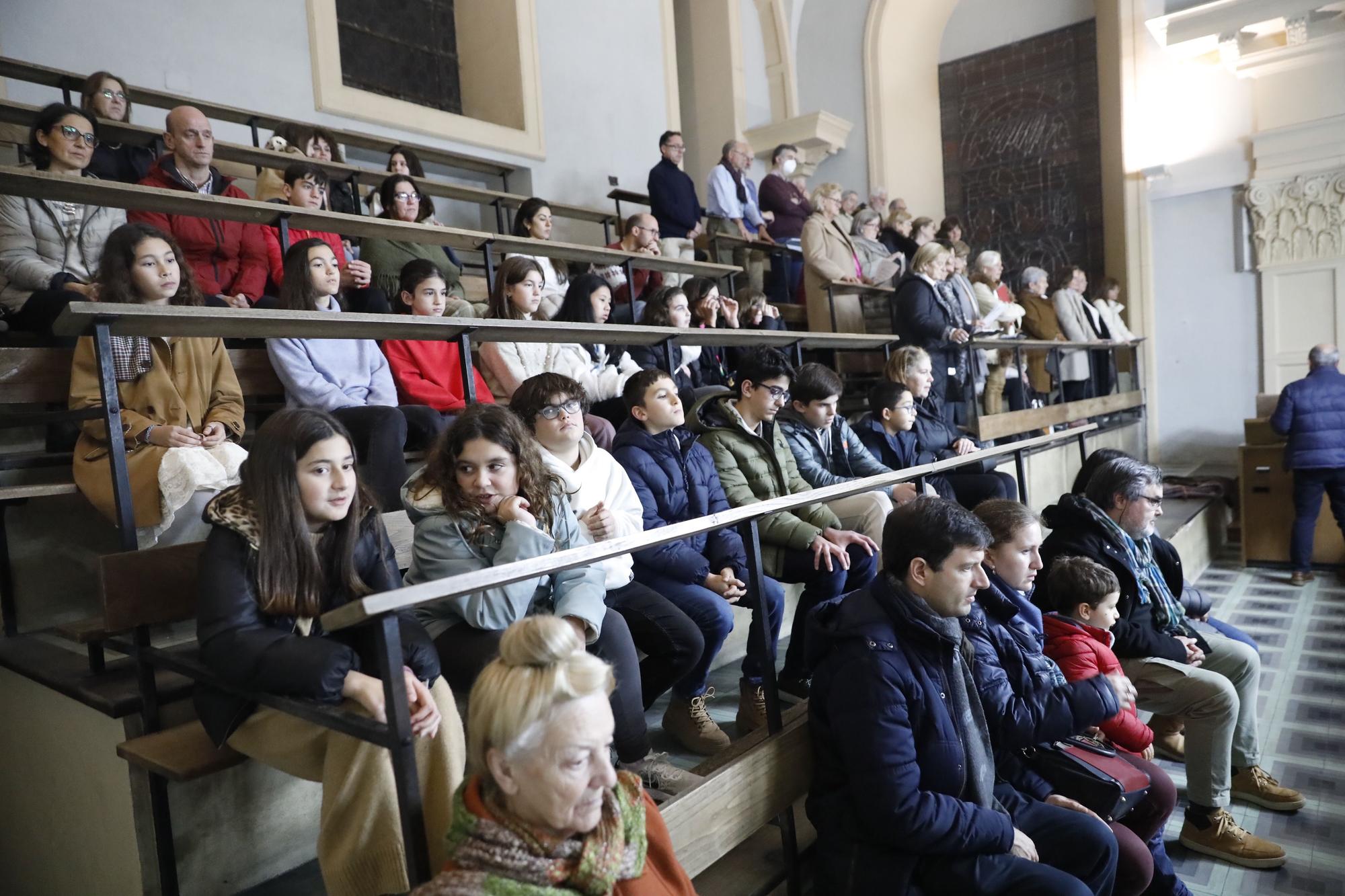 En imágenes: El colegio de la Inmaculada celebra la festividad de la Virgen e inaugura el Belén