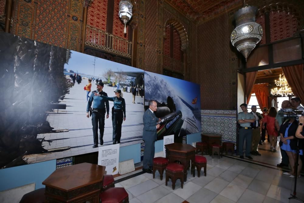 La Sociedad Casino de Torrevieja acoge hasta el lunes una exposición fotográfica de Manuel Lorenzo con motivo del 175 aniversario de la Guardia Civil. La inauguración el martes estuvo precedida por un