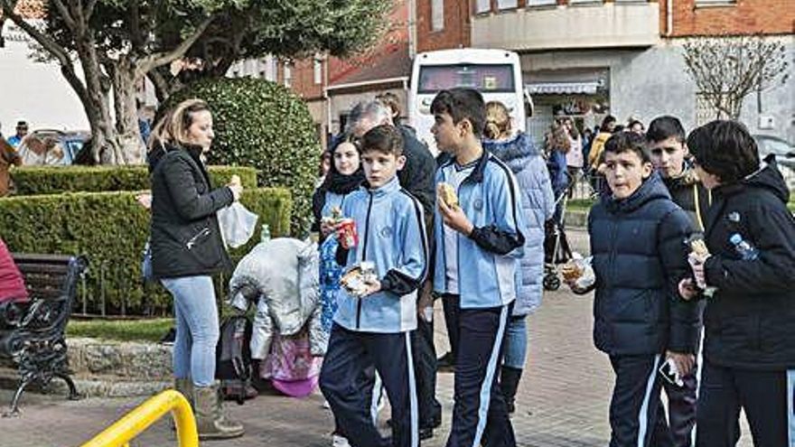 Solidaridad a mordiscos en la plaza Sor Asunción Romo de Benavente