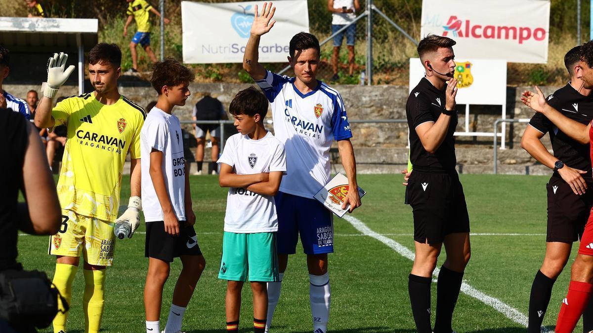 Ander saluda antes del encuentro ante el Utebo del pasado miércoles.