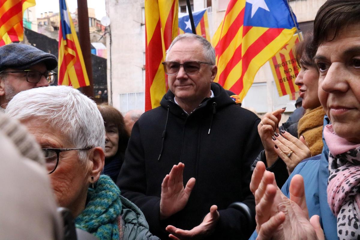 Albert Forcades va ser rebut entre aplaudiments quan sortia dels jutjats de Manresa, després de declarar