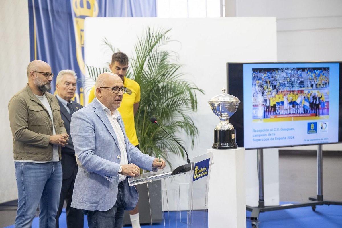 El presidente del Cabildo de Gran Canaria, Antonio Morales, durante su intervención en la recepción de este lunes al CV Guaguas.
