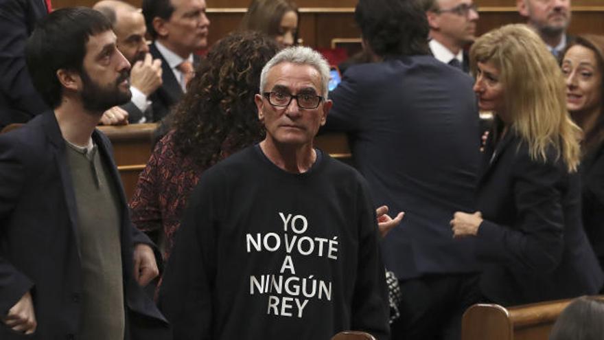 Cañamero acude al Congreso con una camiseta con el lema: &quot;Yo no voté a ningún Rey&quot;