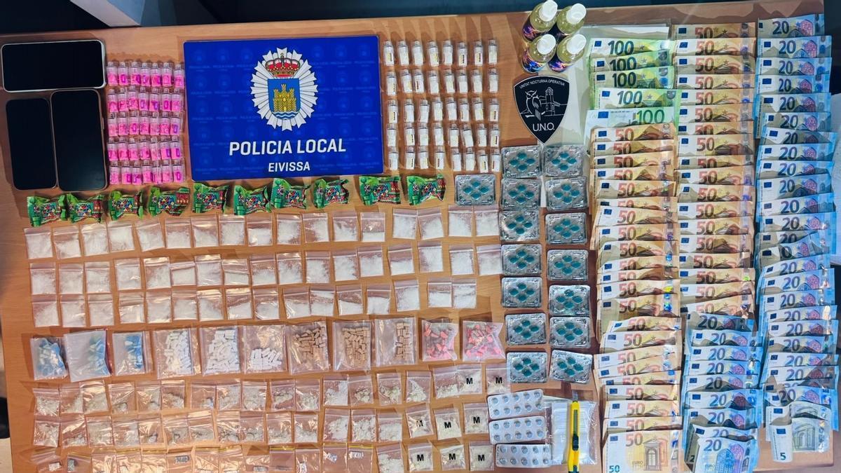 Las drogas y el dinero intervenido al joven