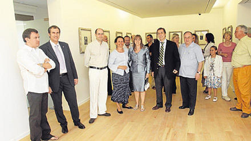 A la inauguración de la exposición acudieron autoridades y personalidades de la cultura.