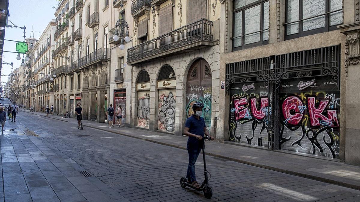 Comercios cerrados en la calle de Ferran de Barcelona, el viernes pasado, 7 de agosto