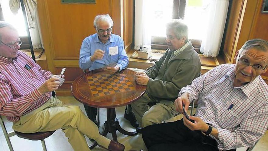 José Luis Díaz, Abel Alonso, Fernando Rey y Taymour, ayer, en el Círculo Mercantil.