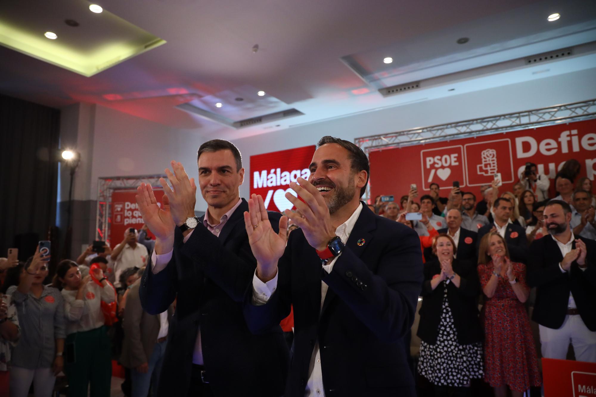 Pedro Sánchez celebra con Dani Pérez el 'cumpleaños' del PSOE en Málaga