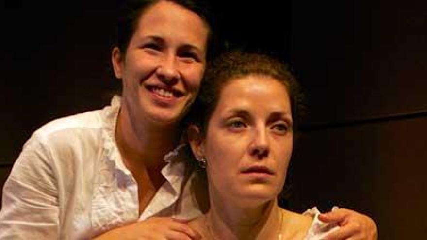 Las actrices Ariadna Leo y Belén Liñán, en un ensayo.