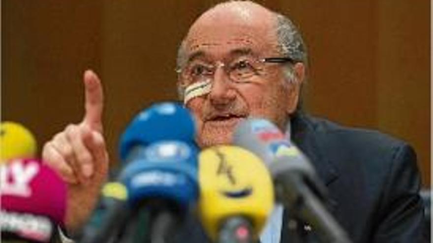 Joseph Blatter va reaccionar ahir amb una roda de premsa a Zuric.