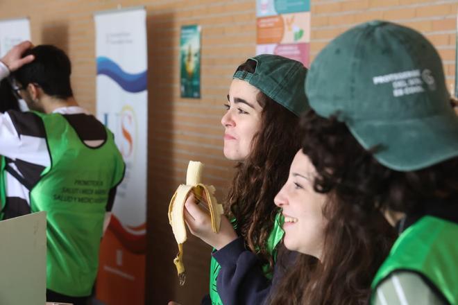 Actividad informativa para jóvenes contra el cáncer en la UA
