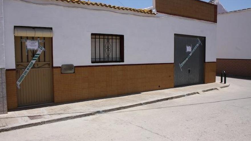 Vivienda en la que fueron hallados los dos cuerpos.