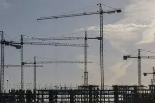 La saturación de la red eléctrica amenaza la construcción de 12.500 viviendas en Entrenúcleos y Palmas Altas