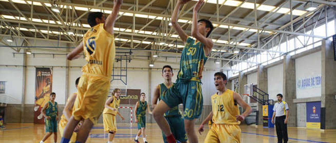 El Canterbury supera desde el salto inicial a un débil Gran Canaria