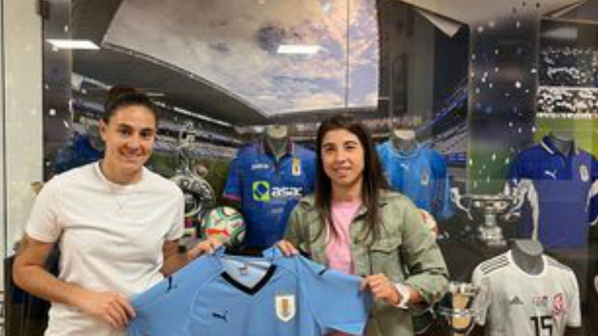 Fefa Lacoste y donan al museo la camiseta de Uruguay - La Nueva España