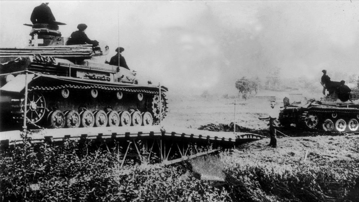 Tanques nazis cruzan la frontera de Polonia el 6 de septiembre de 1939.