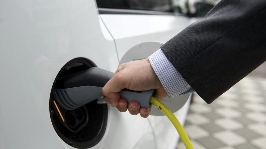 Las ayudas al coche eléctrico están paralizadas desde el 31 de diciembre en Extremadura