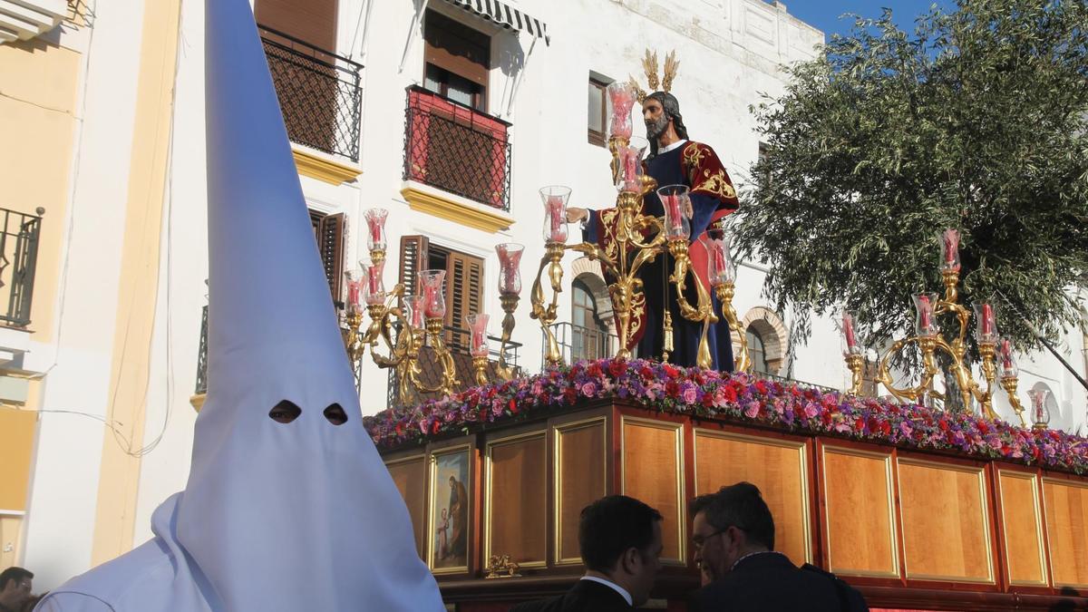 La cofradía del Olivo realizó ayer por primera vez estación de penitencia como hermandad. / M.R.