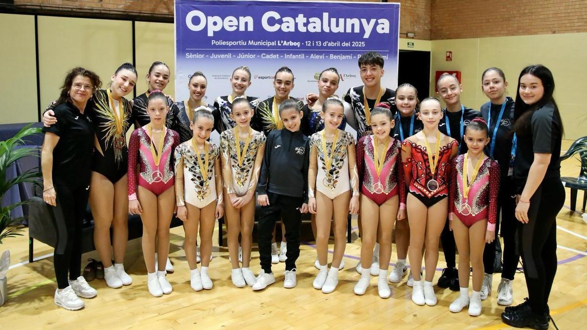 Equipo del Club Taekwondo Xàtiva que ha participado en el Open Catalunya