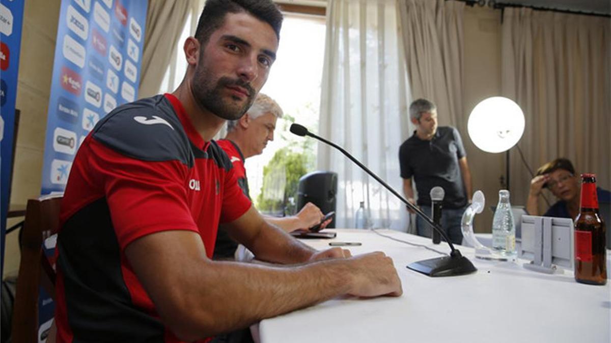 Álvaro González durante su rueda de prensa en la concentración del Espanyol en Vielha