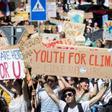 Los jóvenes luchan por una acción contra el cambio climático.