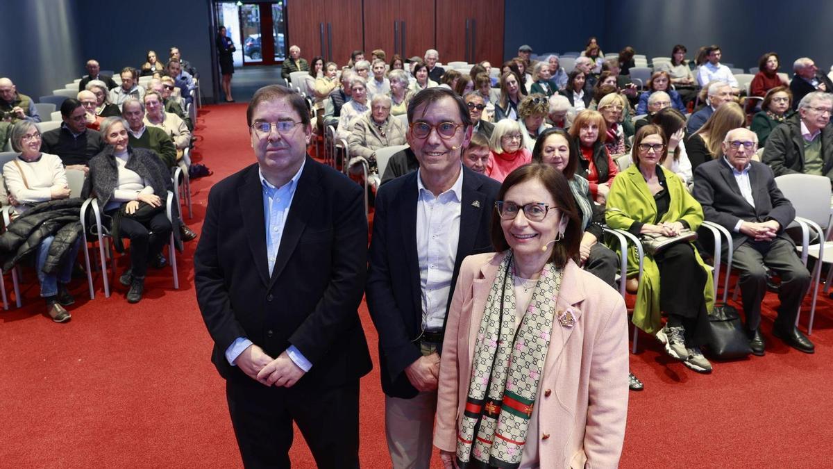 Corsino Rey, director del área de gestión clínica de Infancia y Adolescencia del HUCA: "La muerte de un niño es un impacto tremendo y hay que vivirlo como un momento de atención a la familia"