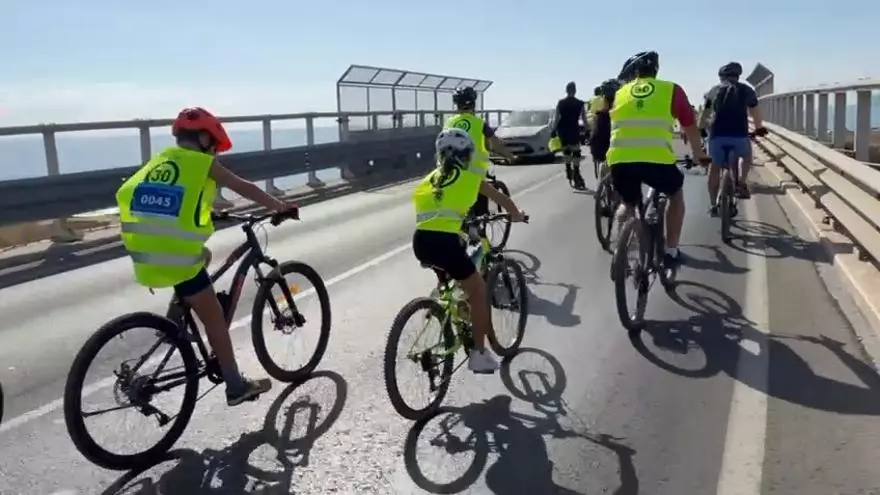 De Alicante hasta Urbanova en bici, pero solo un día al año