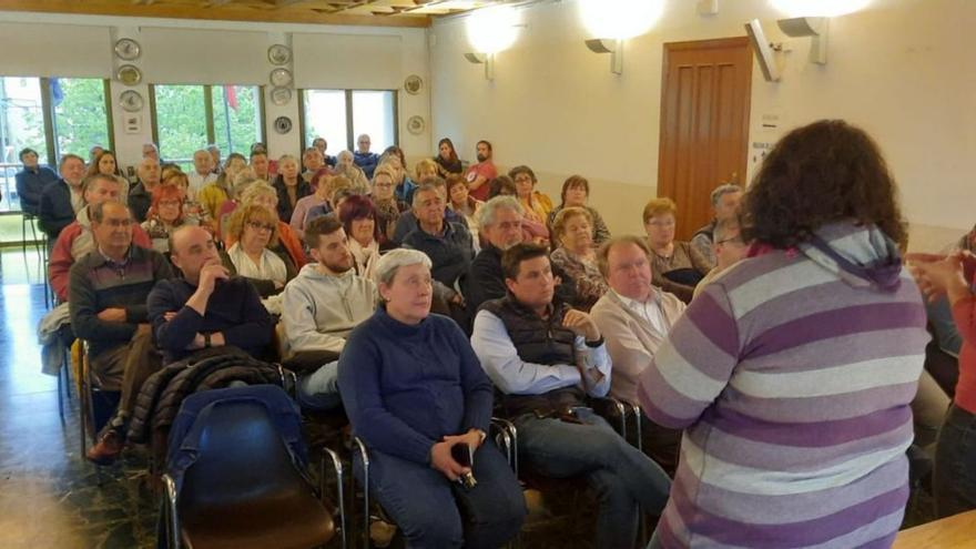 Un momento de la reunión vecinal celebrada en Ayerbe. | AYUNTAMIENTO DE AYERBE