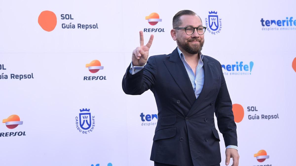 El chef Pedro Sánchez posa durante el photocall previo a la gala de los soles Repsol 2025, en el Teatro Guimerá de Santa Cruz de Tenerife, a 17 de marzo de 2025.