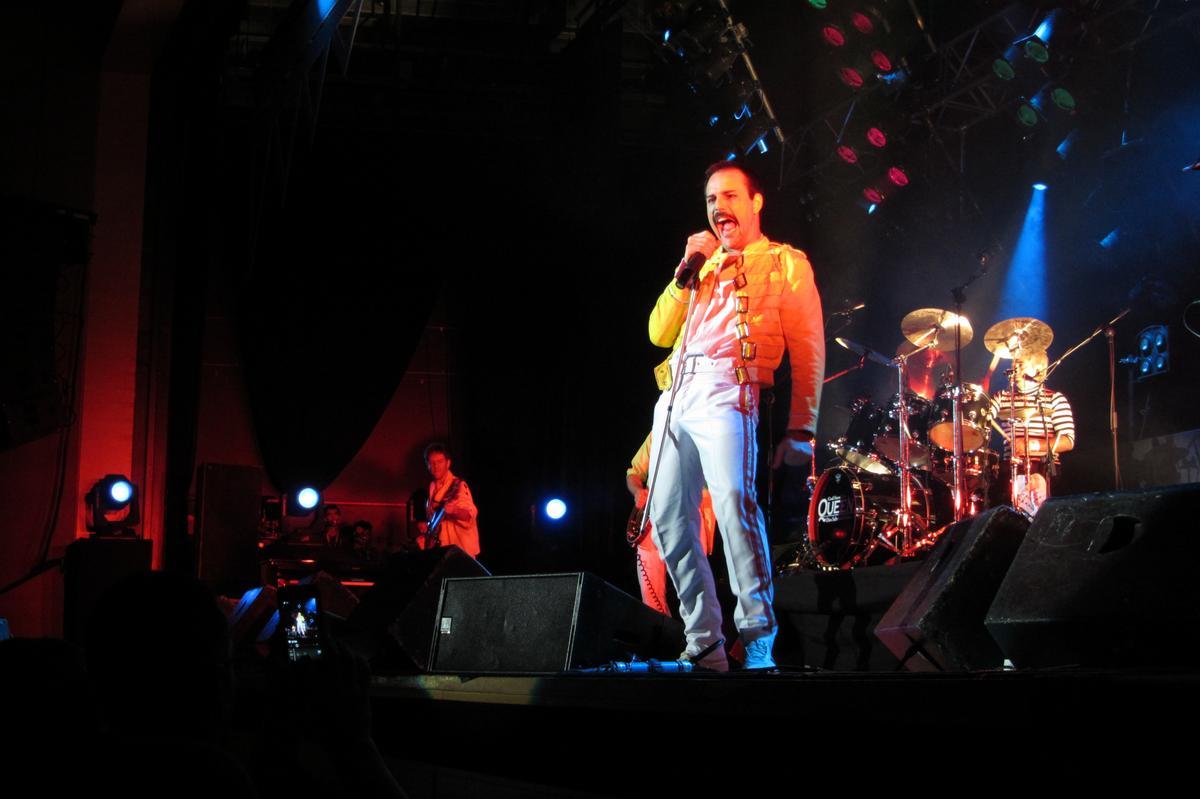 Pablo Padin, Francisco Calgaro, Matias Albornoz y Ezequiel Tibaldo forman esta banda tributo a Queen.