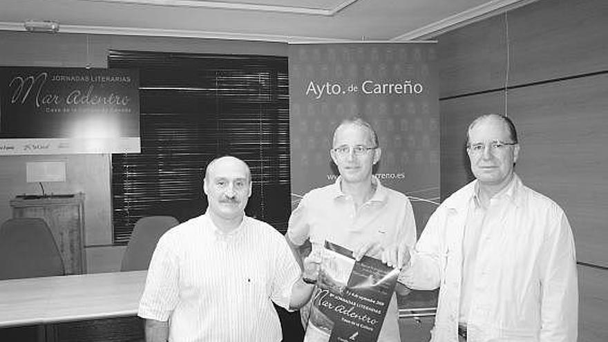 Teodoro Rubio; el concejal de Cultura, Paulino García, y Antonio Merayo, ayer, en la presentación de las jornadas.