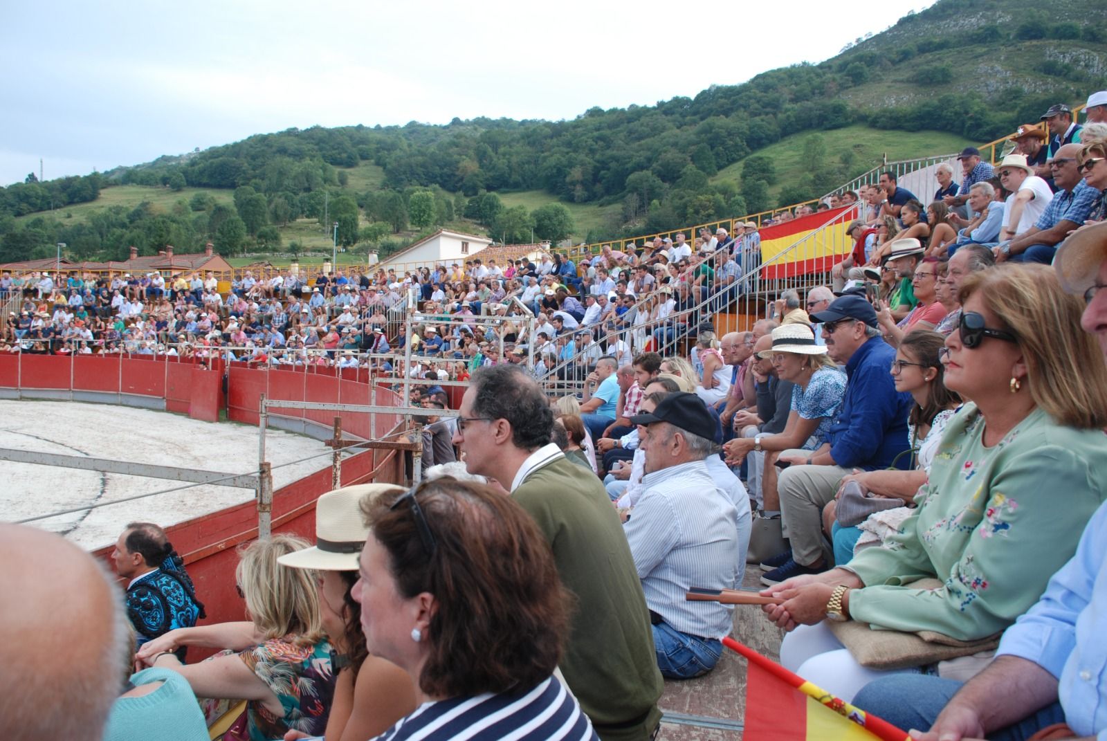 En imágenes: Benia de Onís acoge la primera corrida de toros en Asturias tras el cierre de El Bibio