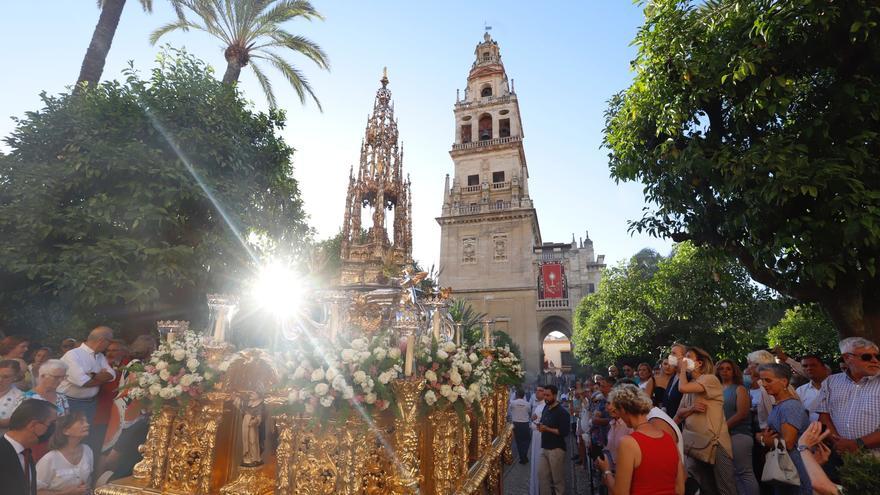 Corpus en Córdoba: Una avería impide procesionar al Santísimo en la Custodia de Arfe