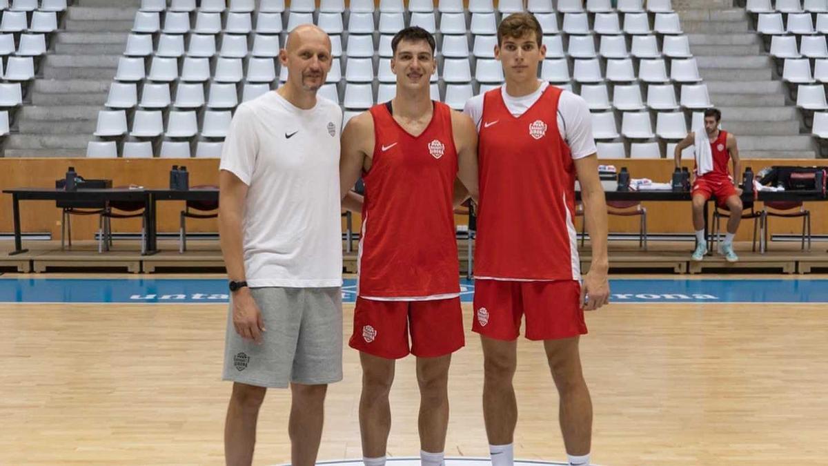 Lubos Barton, Maxi Fjellerup i Roko Prkacin a Fontajau abans de l’entrenament.