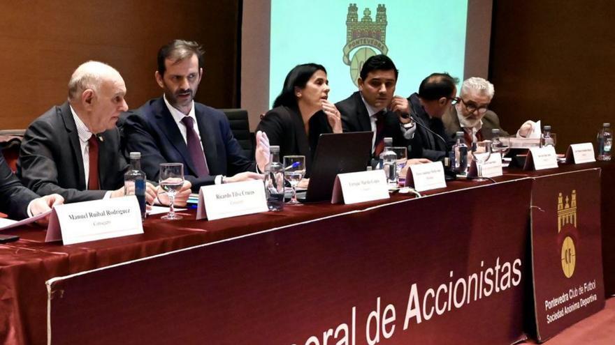 Lupe Murillo y su consejo, en la asamblea del lunes.